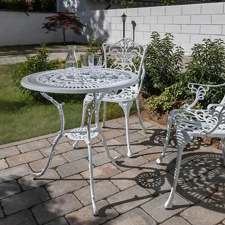 Апартаменты Stilvolles Garten-appartment Im Kurgebiet *